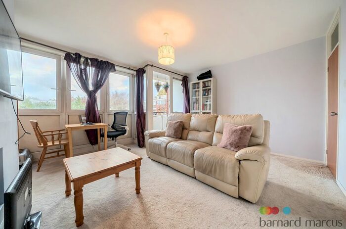 2 Bedroom Flat To Rent In Barringer Square, London, SW17