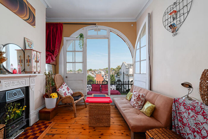 5 Bedroom Flat For Sale In Holloway Road, London, N7
