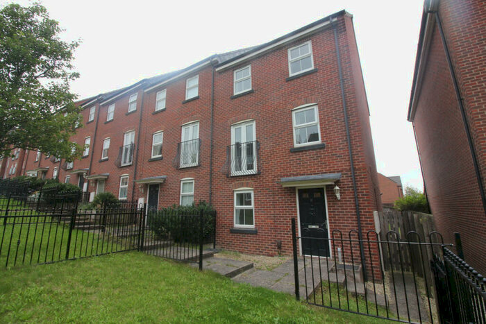 3 Bedroom End Of Terrace House To Rent In Fenton Gate, Leeds, West Yorkshire, LS10