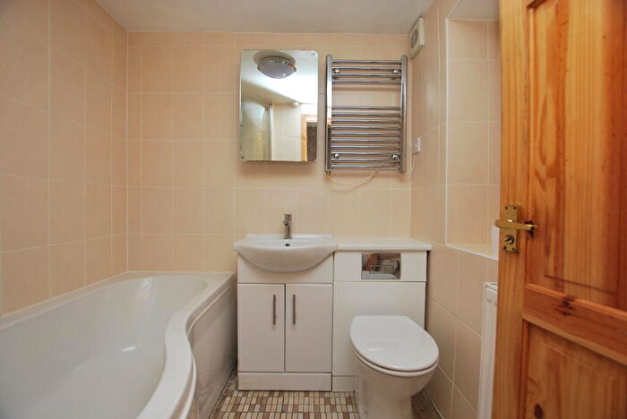 2 Bedroom End Of Terrace House To Rent In Old Road, LU7