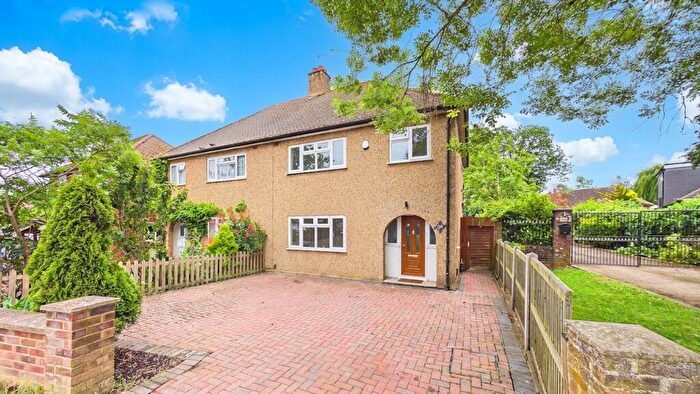 3 Bedroom Semi-Detached House For Sale In Dugdale Hill Lane, Potters Bar, EN6