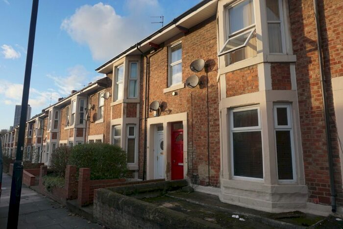 2 Bedroom Flat To Rent In Warwick Street, Heaton, Newcastle Upon Tyne, NE6