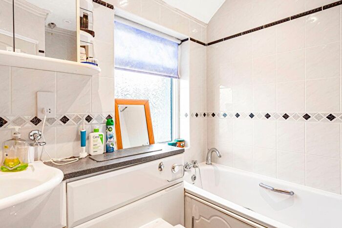 3 Bedroom Terraced House For Sale In Hall Farm Drive, Twickenham, TW2