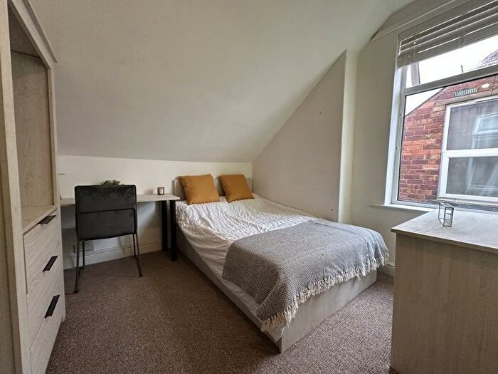 1 Bedroom Semi-Detached House To Rent In Dunlop Avenue, Nottingham, NG7