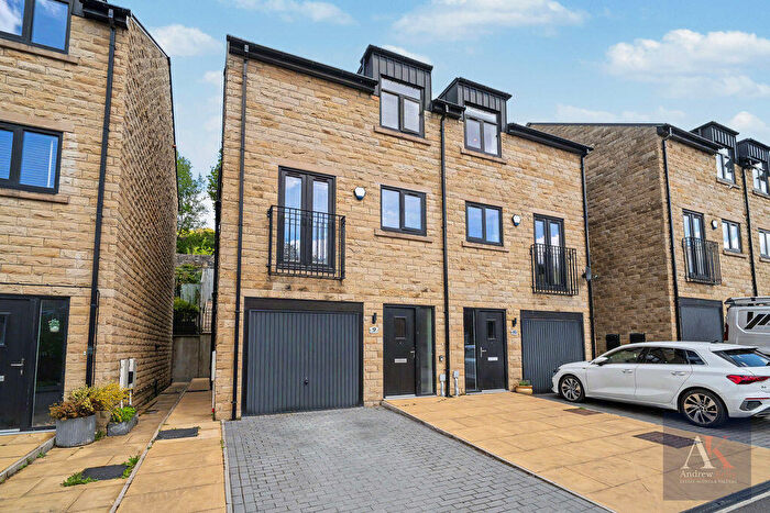 4 Bedroom Semi-Detached House For Sale In Cinder Close, Todmorden, OL14
