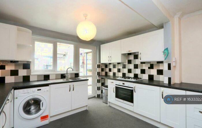 3 Bedroom Terraced House To Rent In Carlingford Road, Hucknall, Nottingham, NG15