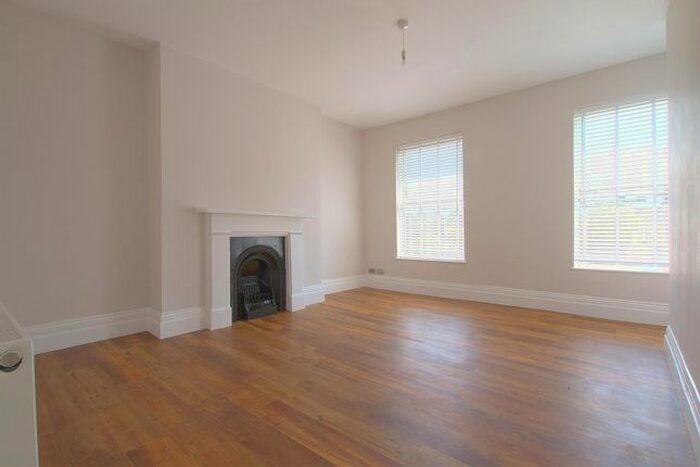 2 Bedroom Flat To Rent In Mattock Lane, Ealing, W13