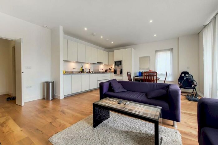 2 Bedroom Flat To Rent In Dowding Drive, Kidbrooke, London, SE9