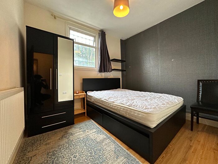 3 Bedroom Maisonette To Rent In London, N1