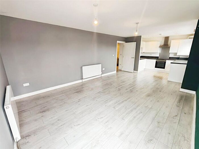 1 Bedroom Flat For Sale In Old Road, Chatham, Kent, ME4