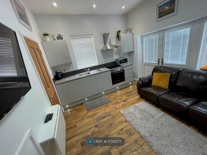 Studio To Rent In Caldicot, Caldicot, NP26