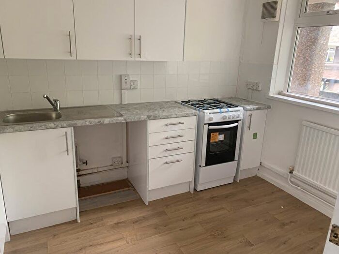 2 Bedroom Flat To Rent In Pershore Close, Ilford, IG2