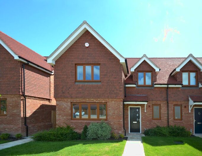 3 Bedroom Semi-Detached House To Rent In Fishers Wood Grove, Bromley, BR2