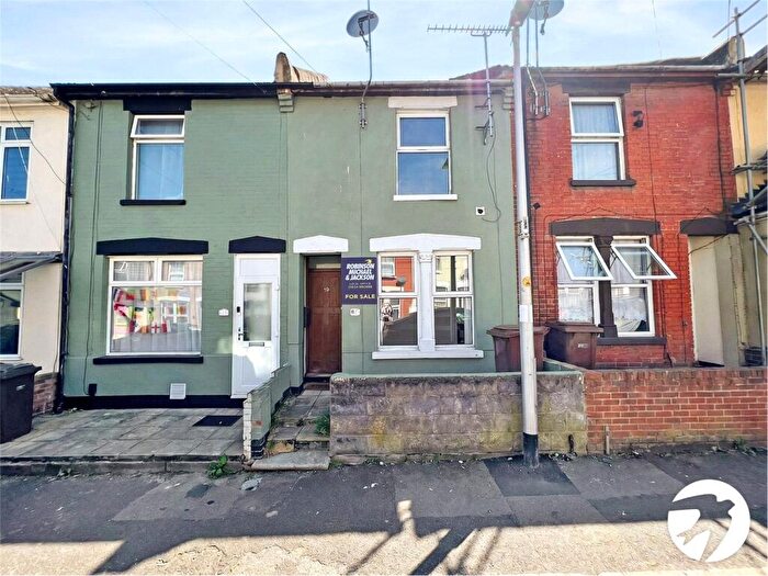 3 Bedroom Terraced House For Sale In Edinburgh Road, Chatham, Kent, ME4