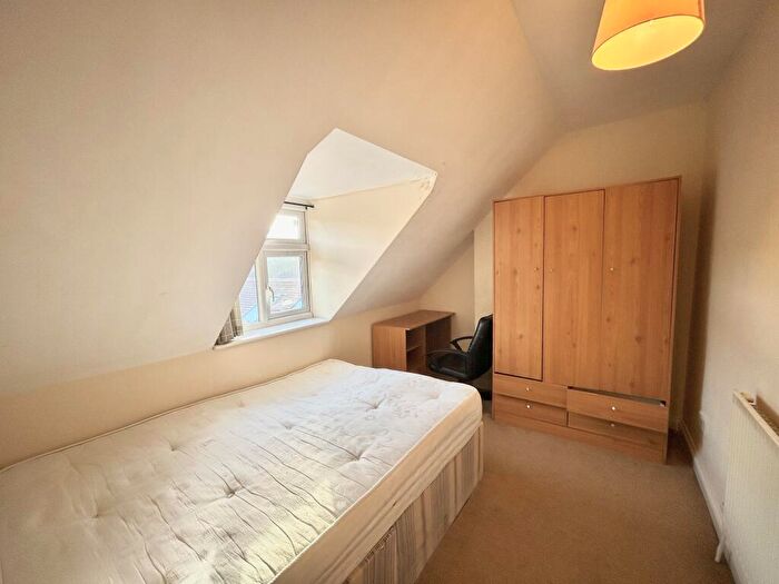 1 Bedroom Apartment To Rent In Cowley Road, Oxford, OX4