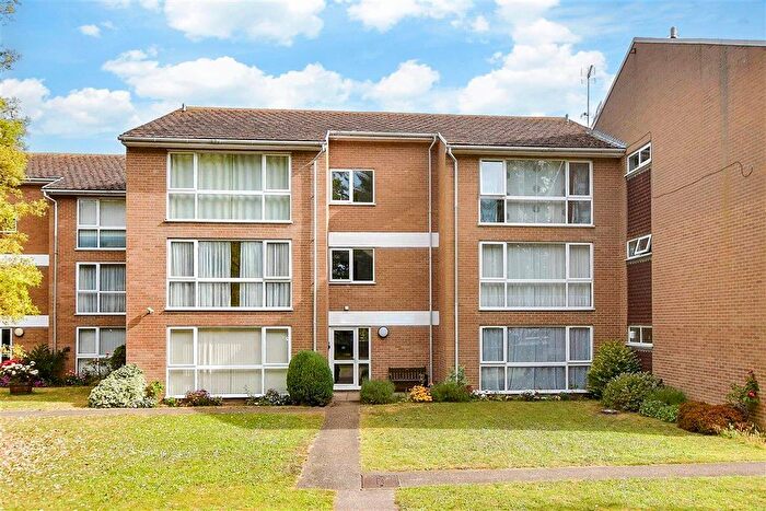 2 Bedroom Flat For Sale In Alpha Road, Birchington, Kent, CT7