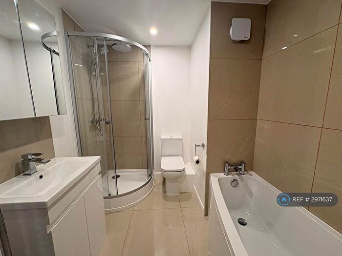 2 Bedroom Flat To Rent In Basinghall Gardens, Sutton, SM2
