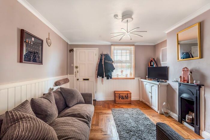 1 Bedroom Terraced House To Rent In Henley-on-Thames, Oxfordshire, RG9