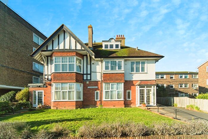 2 Bedroom Flat For Sale In Sutherland Avenue, Bexhill-On-Sea, TN39