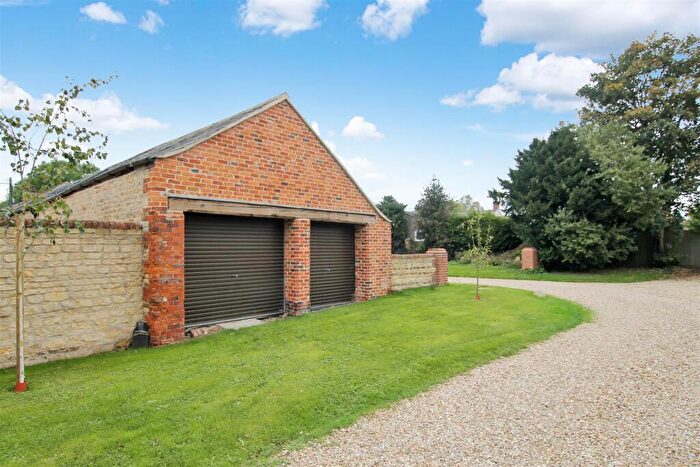 4 Bedroom Detached House For Sale In Orchard Drive, Caythorpe, Grantham, NG32