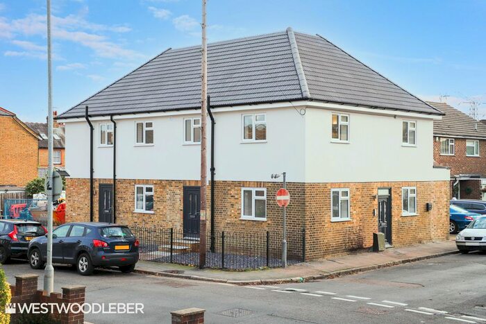 1 Bedroom Flat To Rent In North Road, Hoddesdon, EN11