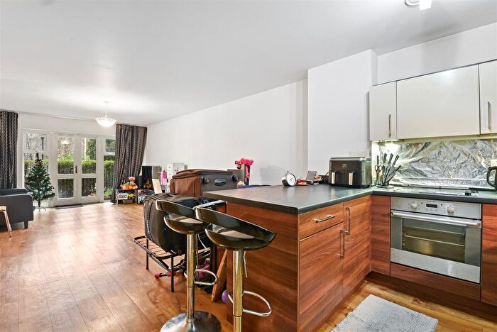 1 Bedroom Flat For Sale In Park Lodge Avenue, West Drayton, UB7