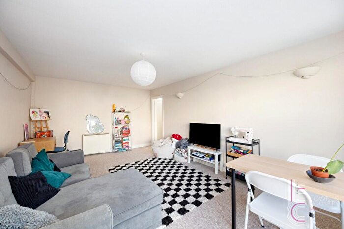 3 Bedroom Flat For Sale In The Drive, Hove, East Sussex, BN3