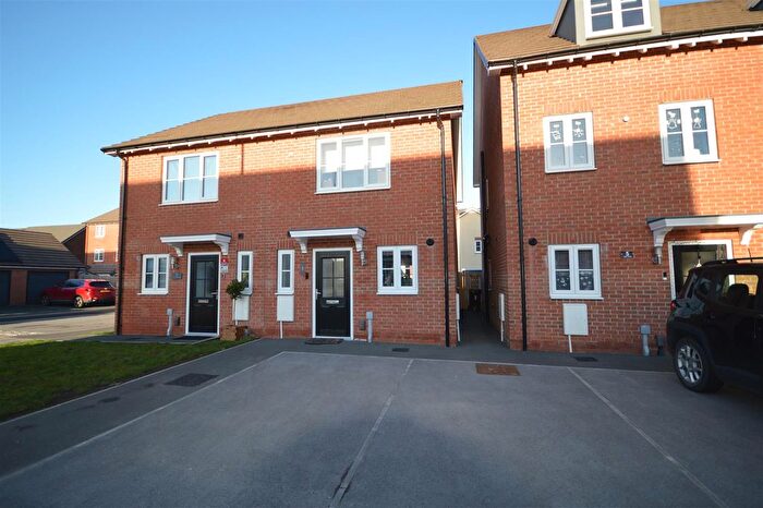 2 Bedroom Semi Detached House For Sale In Aire View, Castleford, WF10