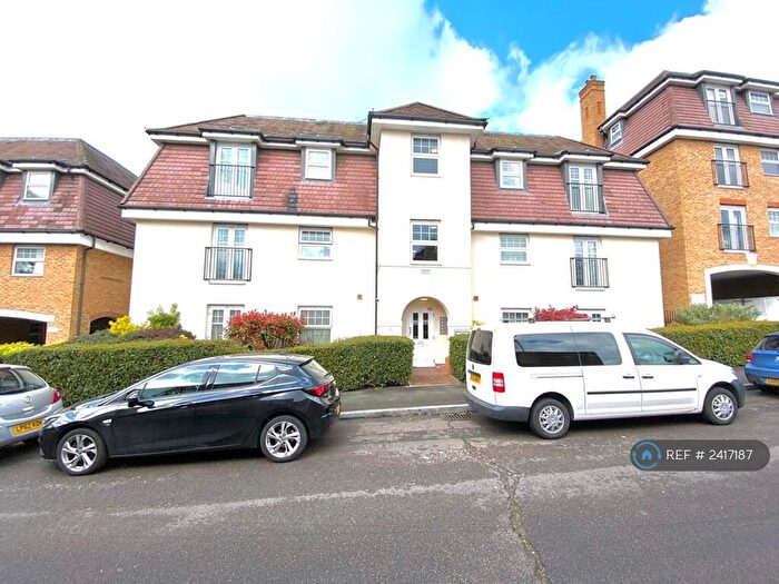 2 Bedroom Flat To Rent In Yenston Close, London, SM4