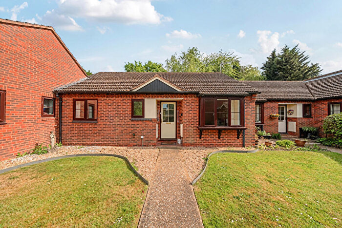 2 Bedroom Bungalow For Sale In Avon Road, Farnham, GU9