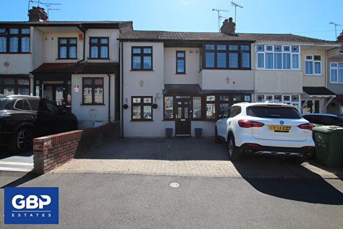 4 Bedroom Terraced House To Rent In Macdonald Avenue, Hornchurch, RM11
