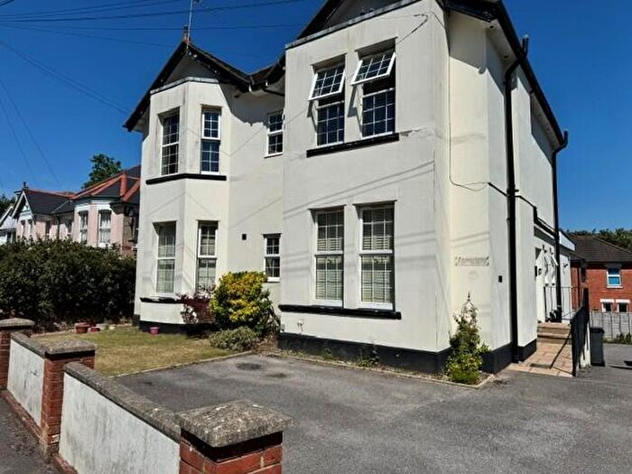 2 Bedroom Flat To Rent In Westbourne Park Road, Bournemouth, BH4