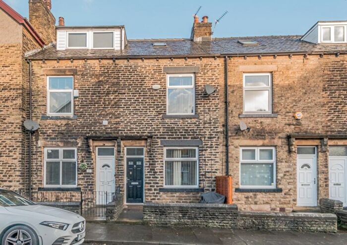 3 Bedroom Terraced House For Sale In Bromet Place, Bradford, BD2