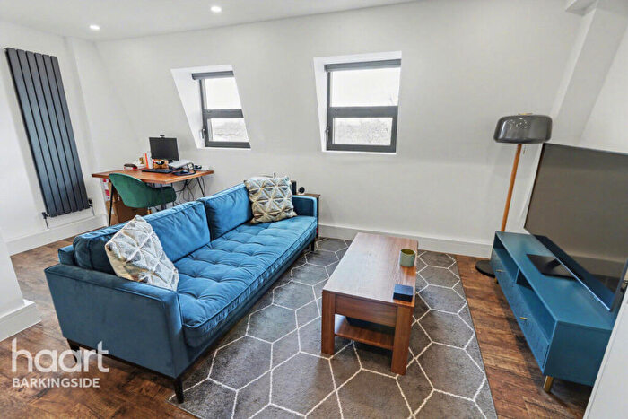 1 Bedroom Flat For Sale In A High Street, Barkingside, IG6