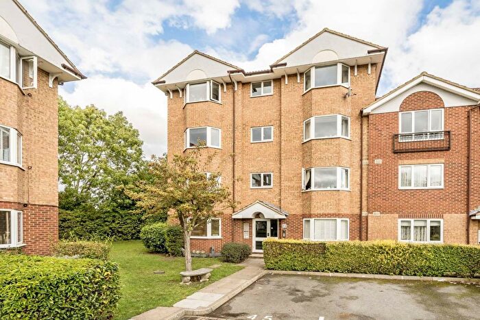 2 Bedroom Flat To Rent In Varsity Drive, Twickenham, TW1