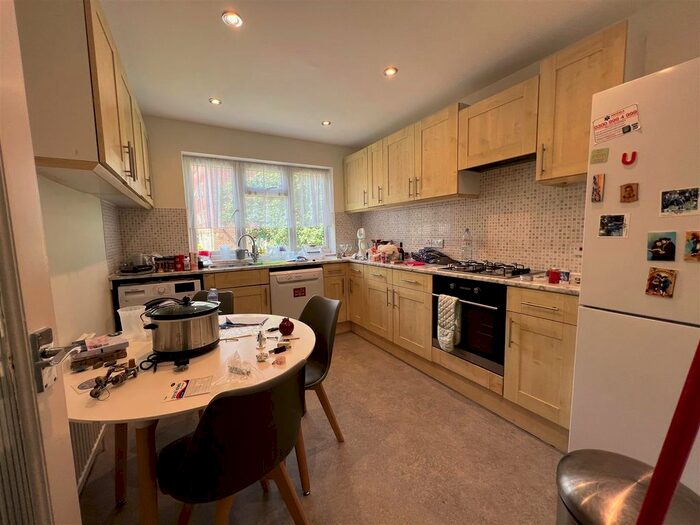 3 Bedroom Flat To Rent In Sunny Gardens Road, London, NW4