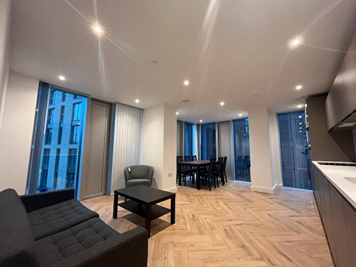 2 Bedroom Flat To Rent In Port Street, Manchester, Greater Manchester, [Ref: KhpLlt], M1