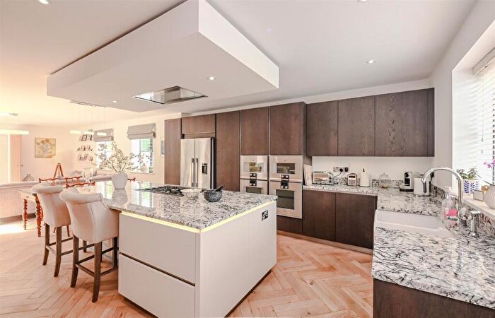 4 Bedroom Detached House For Sale In Mulberry House, Weaverlake Drive, Yoxall, DE13