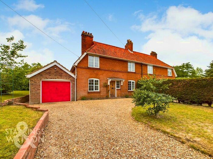 3 Bedroom Semi-Detached House To Rent In Smiths Knoll, Hedenham, Bungay, NR35