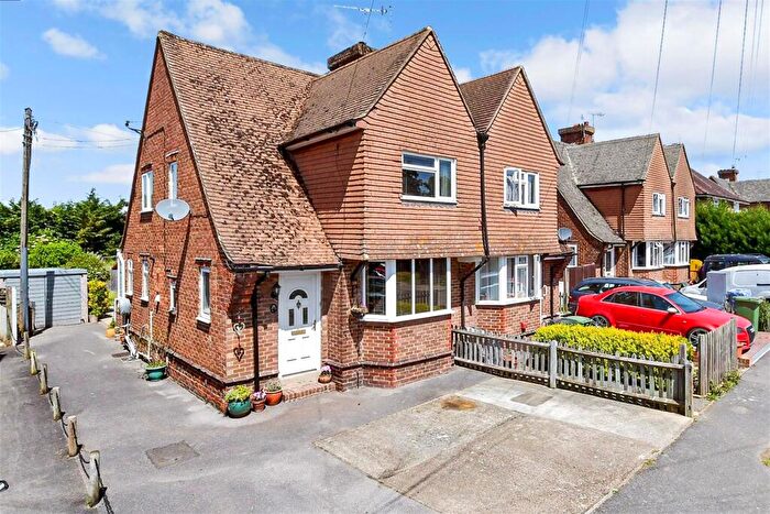 3 Bedroom Semi-Detached House For Sale In Medway Avenue, Yalding, Maidstone, Kent, ME18