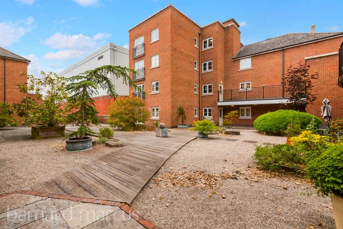 2 Bedroom Flat To Rent In Upper High Street, Epsom, KT17