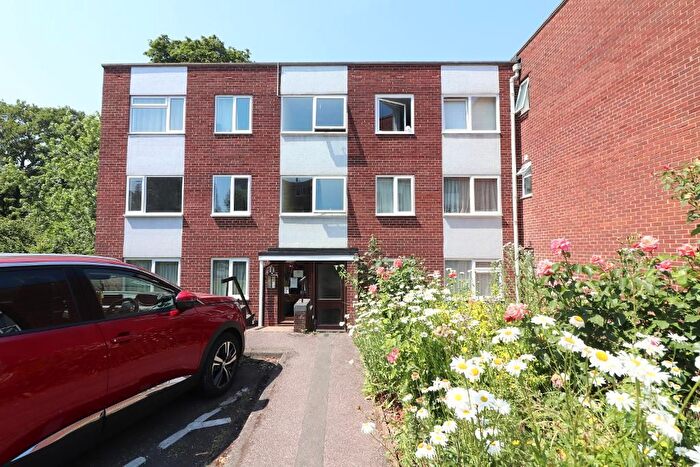 3 Bedroom Flat For Sale In The Shires, Luton, Bedfordshire, LU2