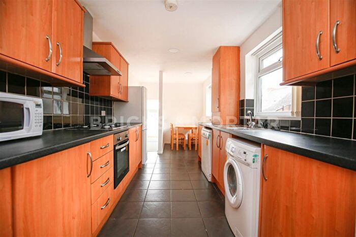 5 Bedroom Maisonette To Rent In Sandyford Road, Sandyford, Newcastle Upon Tyne, NE2