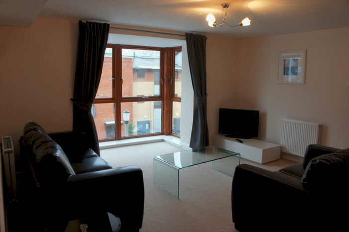 1 Bedroom Flat To Rent In Finlay Court, Commonwealth Drive, Three Bridges, Crawley, RH10