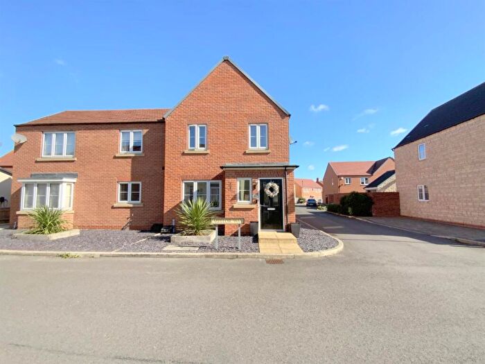 3 Bedroom Semi Detached House For Sale In Mellor Way, New Waltham, Grimsby, DN36