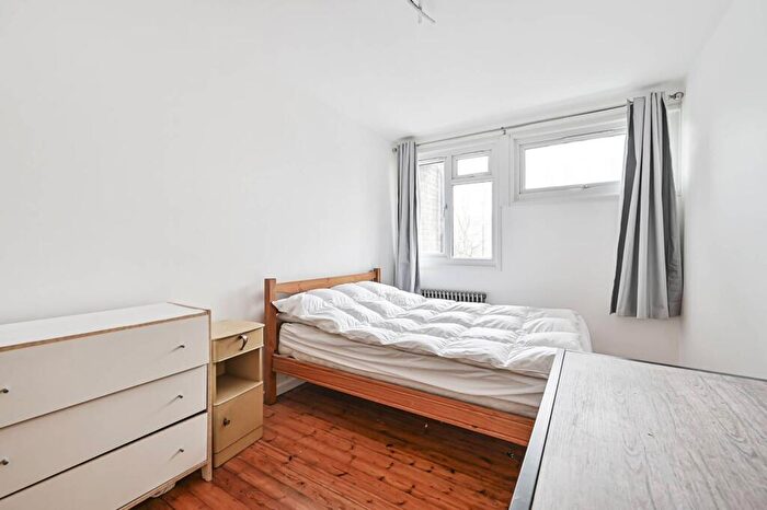 3 Bedroom Flat To Rent In Ramsey Street, Shoreditch, London, E2