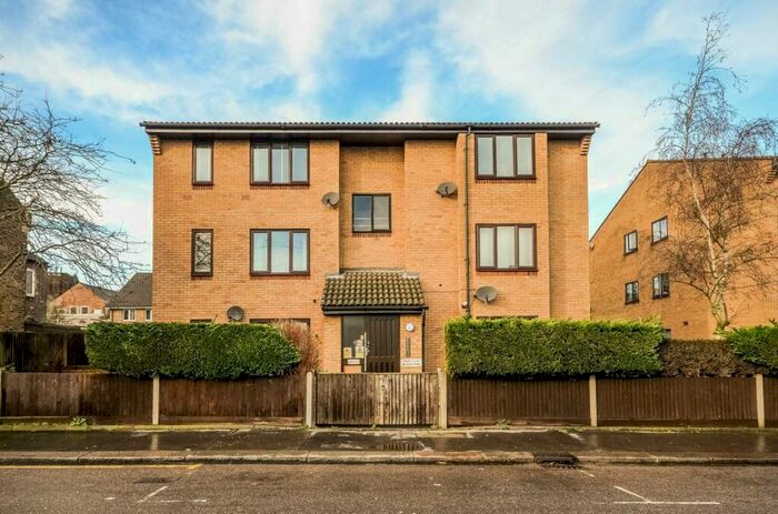 1 Bedroom Flat To Rent In Doyle Road, South Norwood, London, SE25