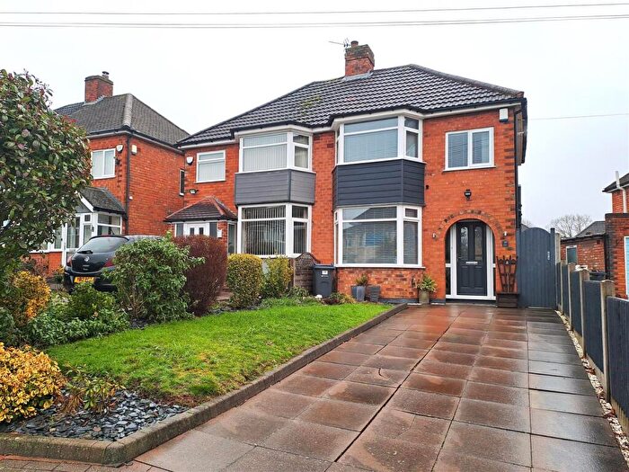 3 Bedroom Semi-Detached House For Sale In Derron Avenue, South Yardley, Birmingham, B26