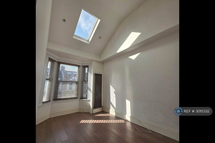 2 Bedroom Flat To Rent In Melford Road, London, E11