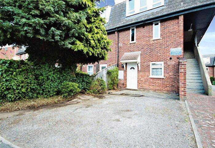 3 Bedroom Maisonette To Rent In Mellow Purgess Close, Basildon, SS15